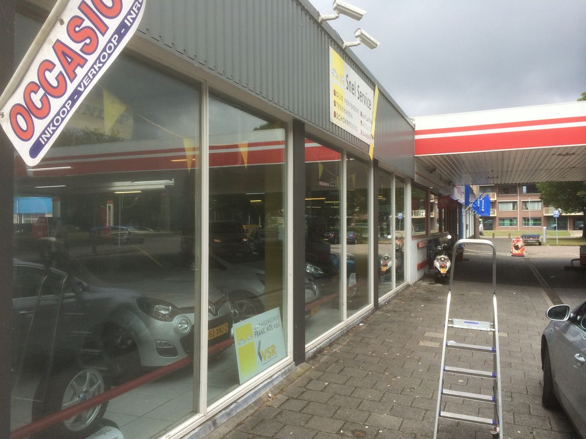 Zaandam autogarage Frank Mol v.o.f. Lek showroom glas